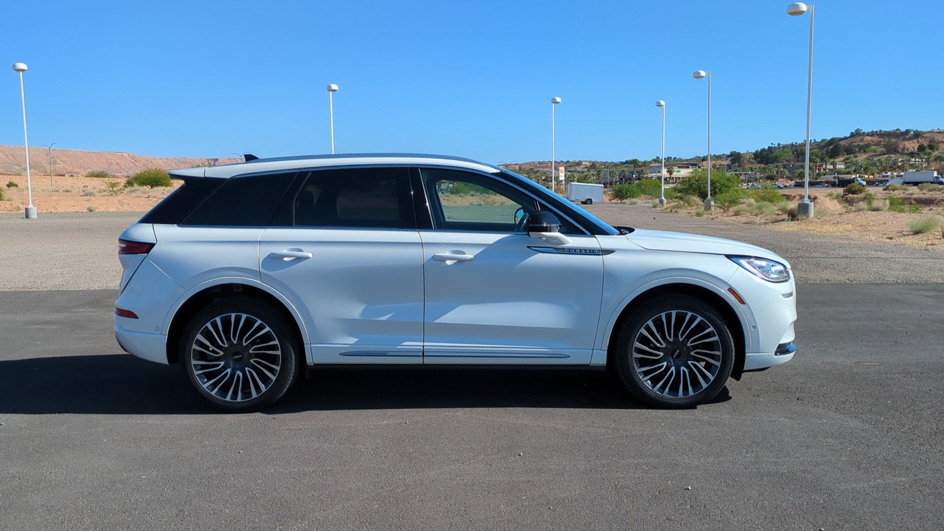 Used 2022 Lincoln Corsair Reserve w/ Equipment Group 201A AWD/4WD image 2