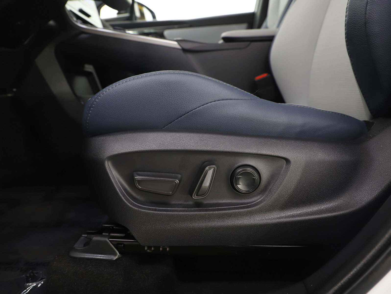 Used 2024 Subaru Solterra Touring w/ Touring Package image 21