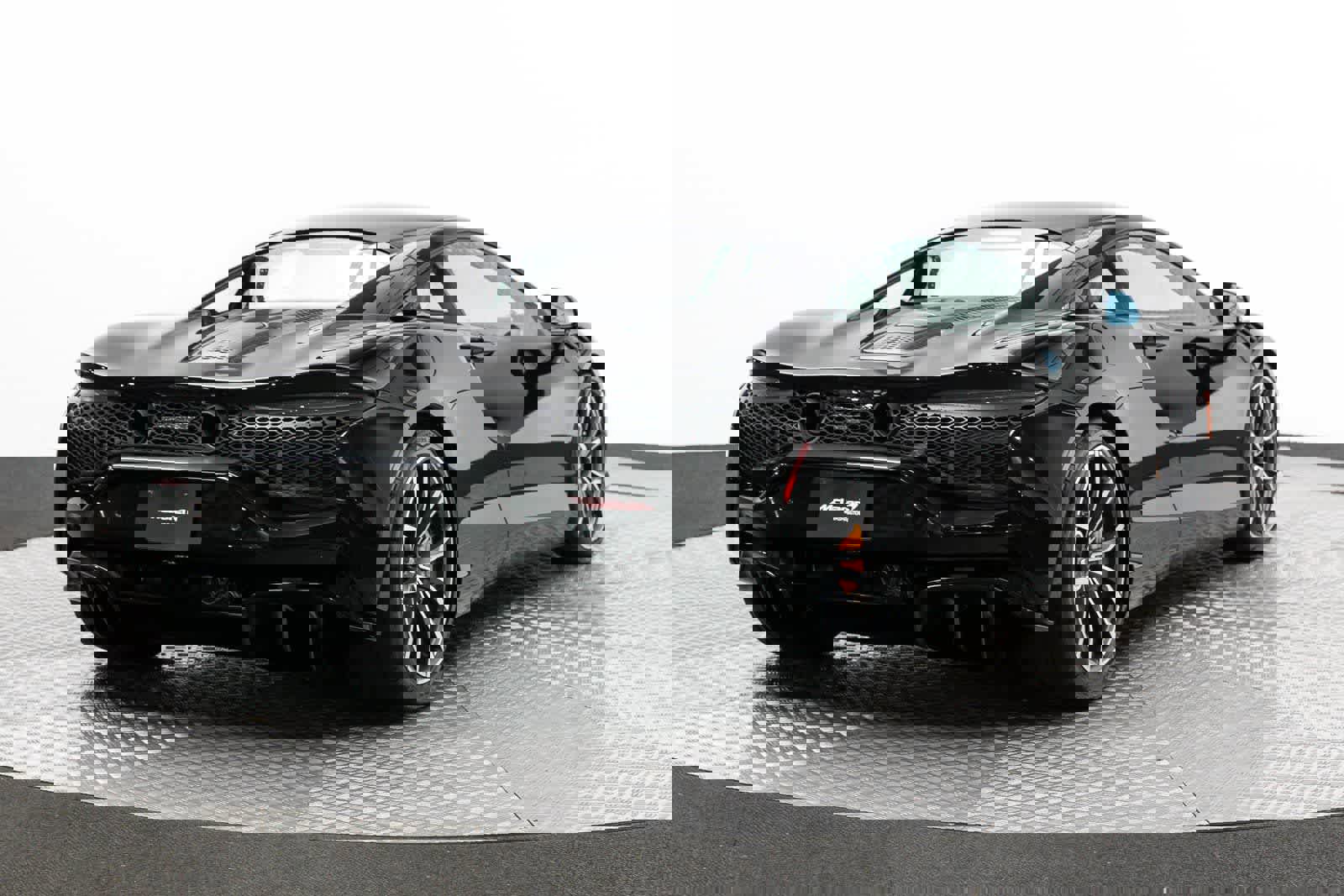 Used 2023 McLaren Artura image 17