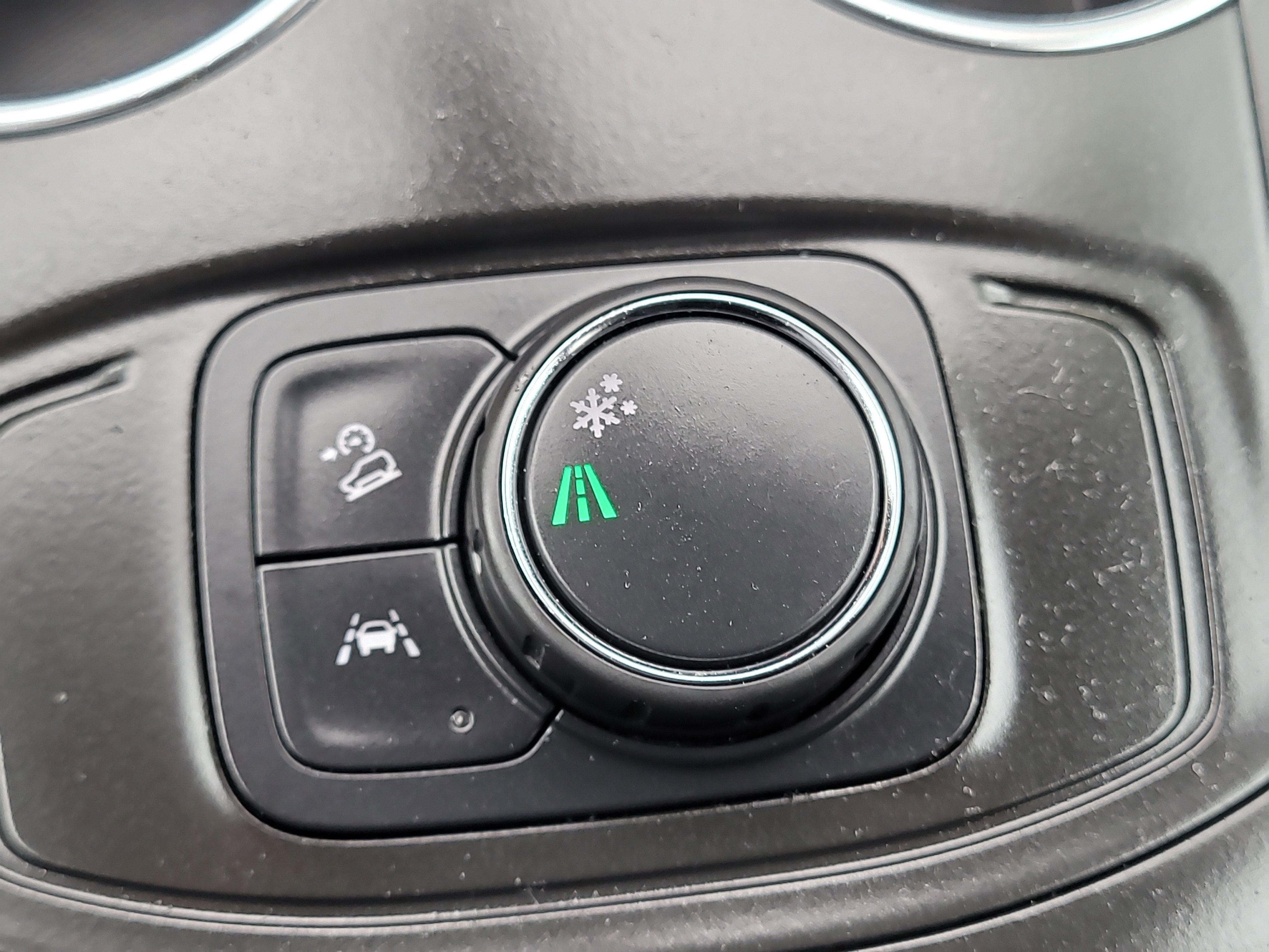 Used 2024 GMC Terrain SLE image 27