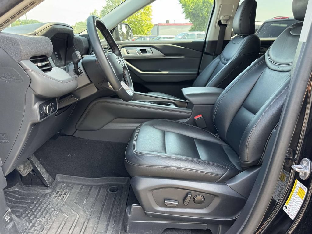Used 2025 Ford Explorer Active RWD image 20