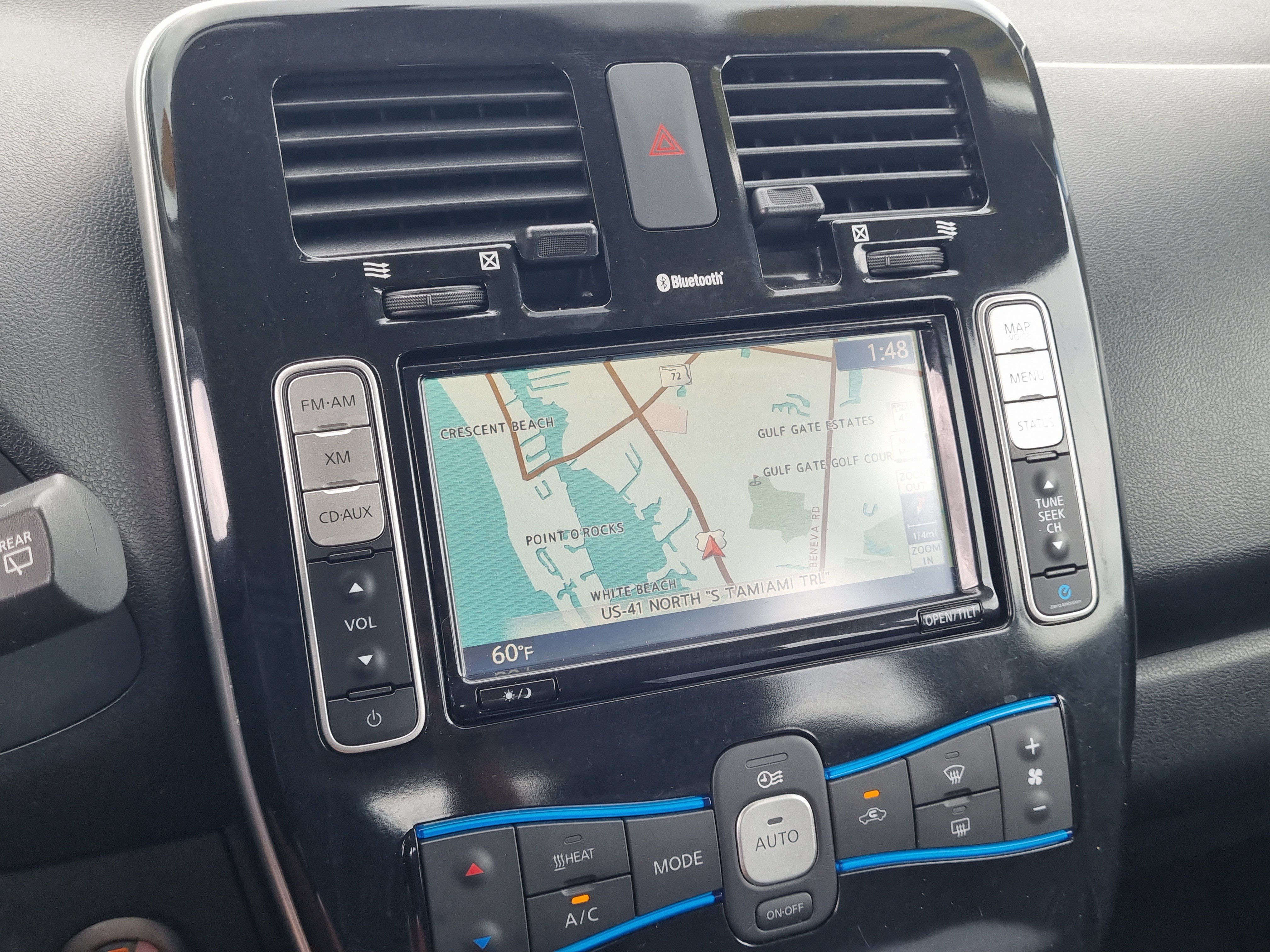 Used 2015 Nissan Leaf SL FWD image 28