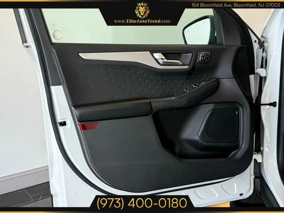 Used 2020 Ford Escape SEL image 7