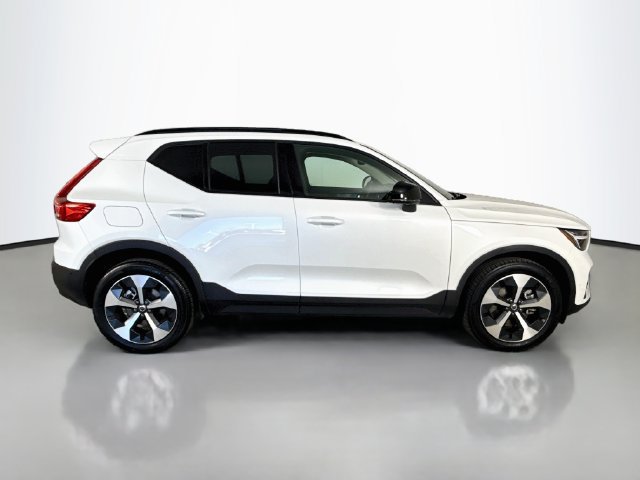 Used 2026 Volvo XC40 B5 Plus AWD/4WD image 8