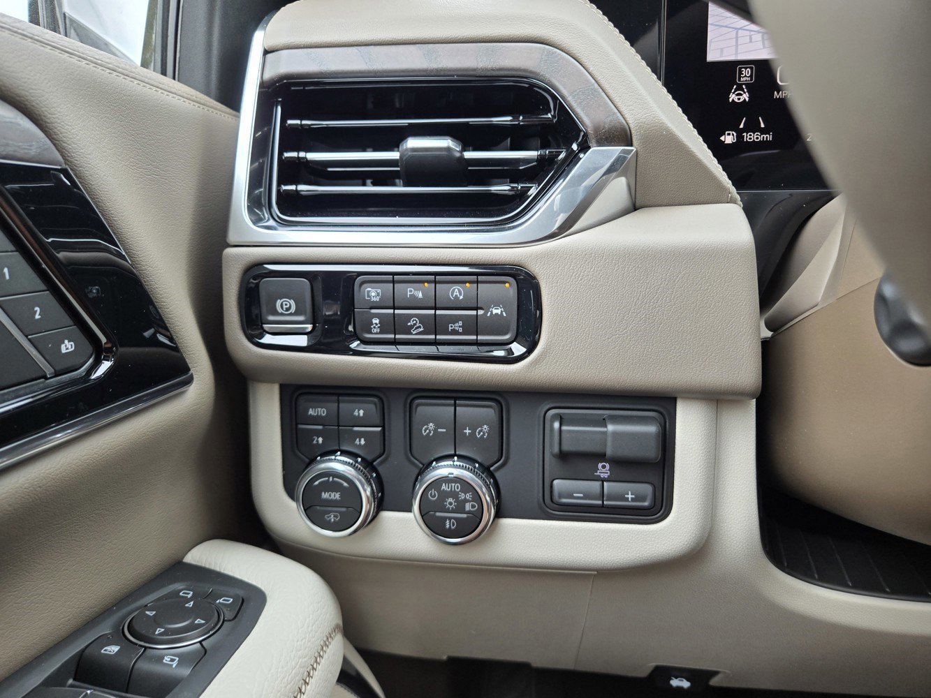 New 2026 GMC Yukon Denali w/ Denali Reserve Package image 14
