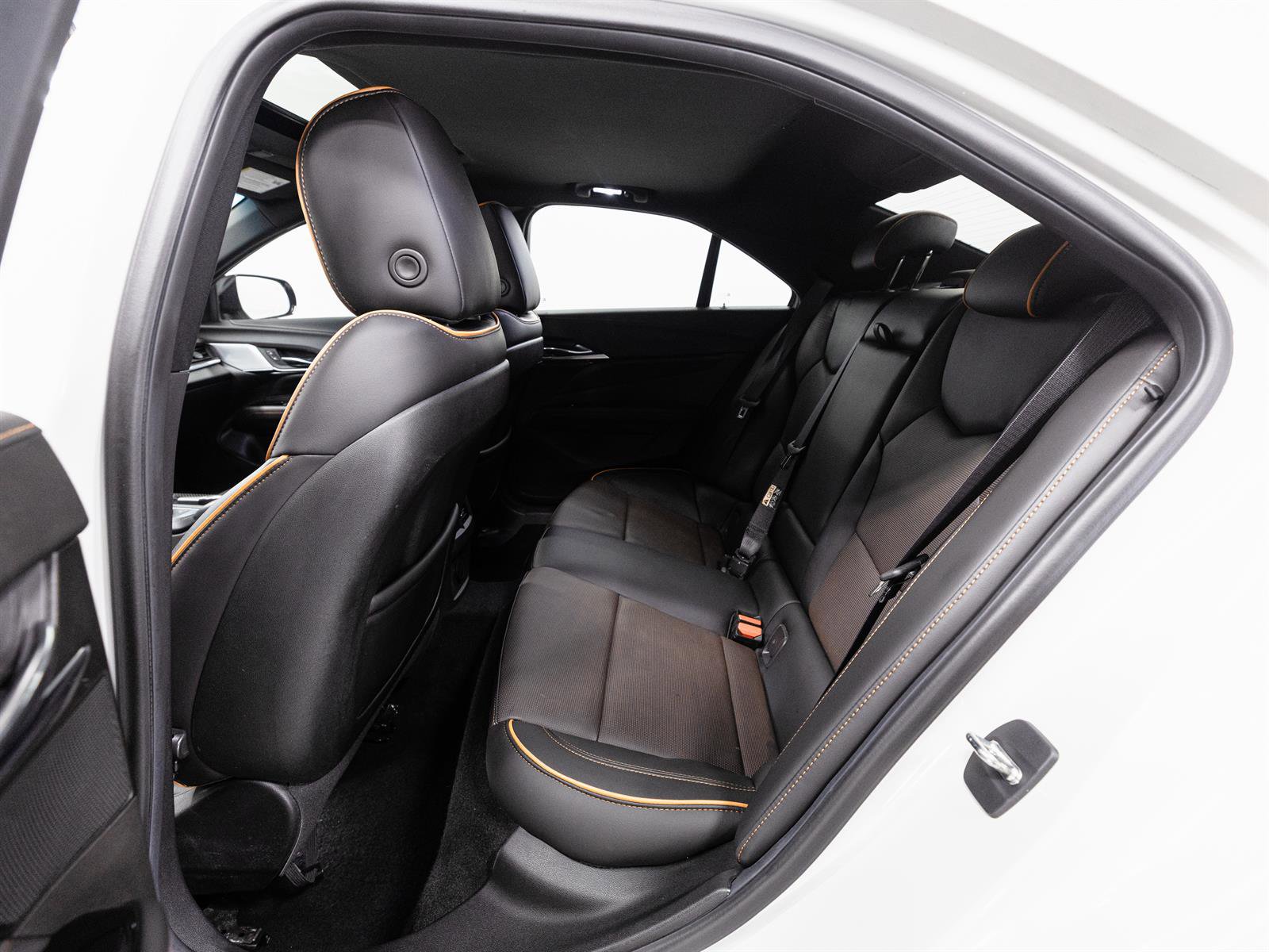 Used 2022 Cadillac CT4 V w/ LPO, ONYX Package image 6