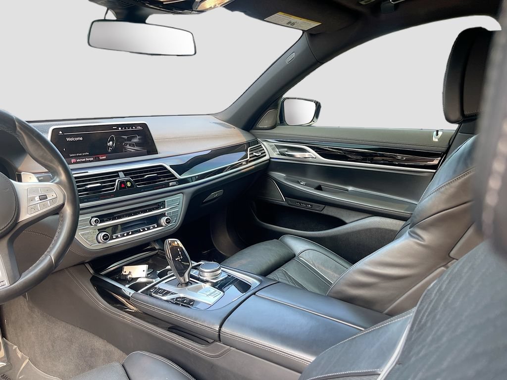 Used 2020 BMW 740i w/ M Sport Package RWD image 25