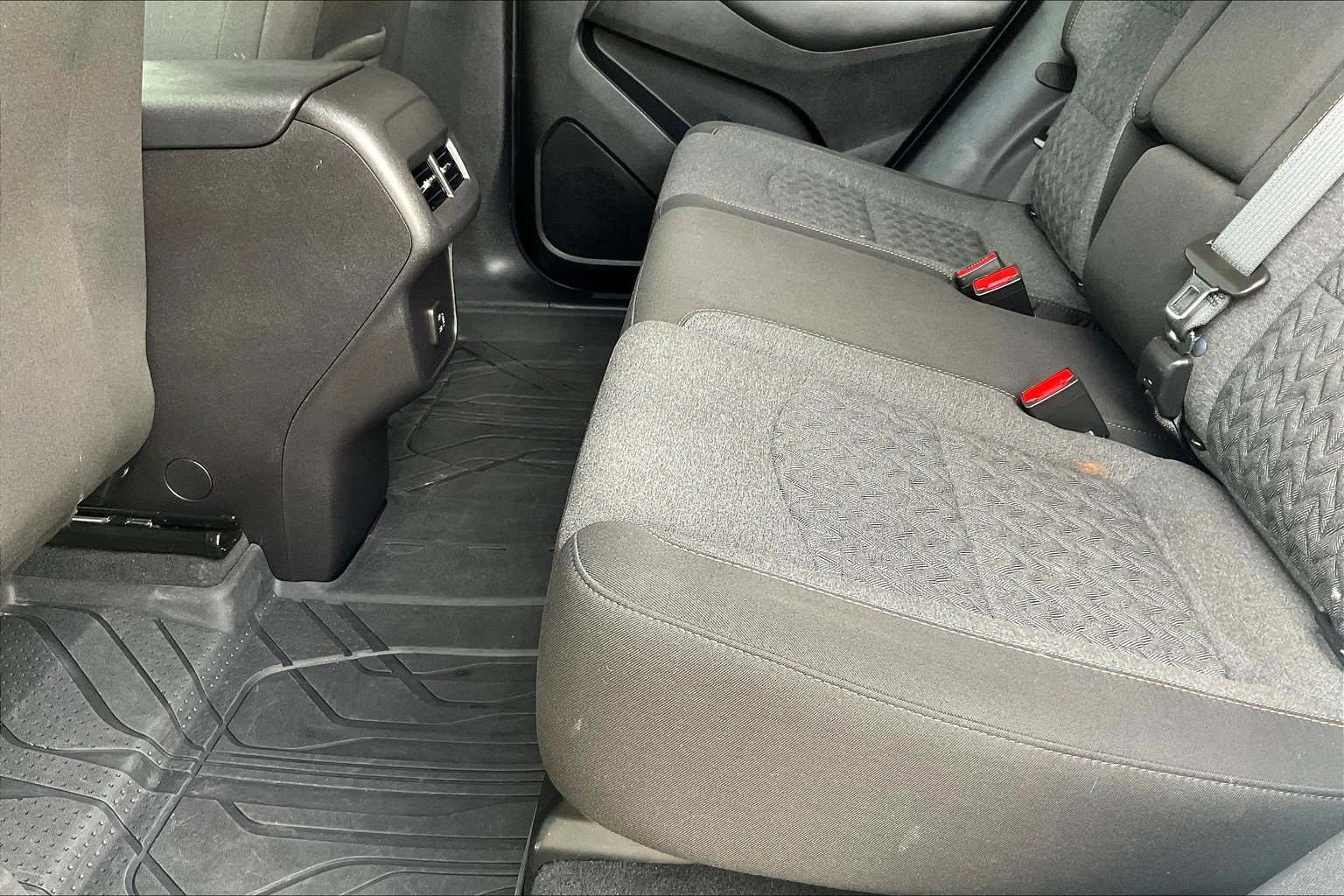 Used 2023 Chevrolet Equinox LT w/ LPO, Floor Liner Package image 17