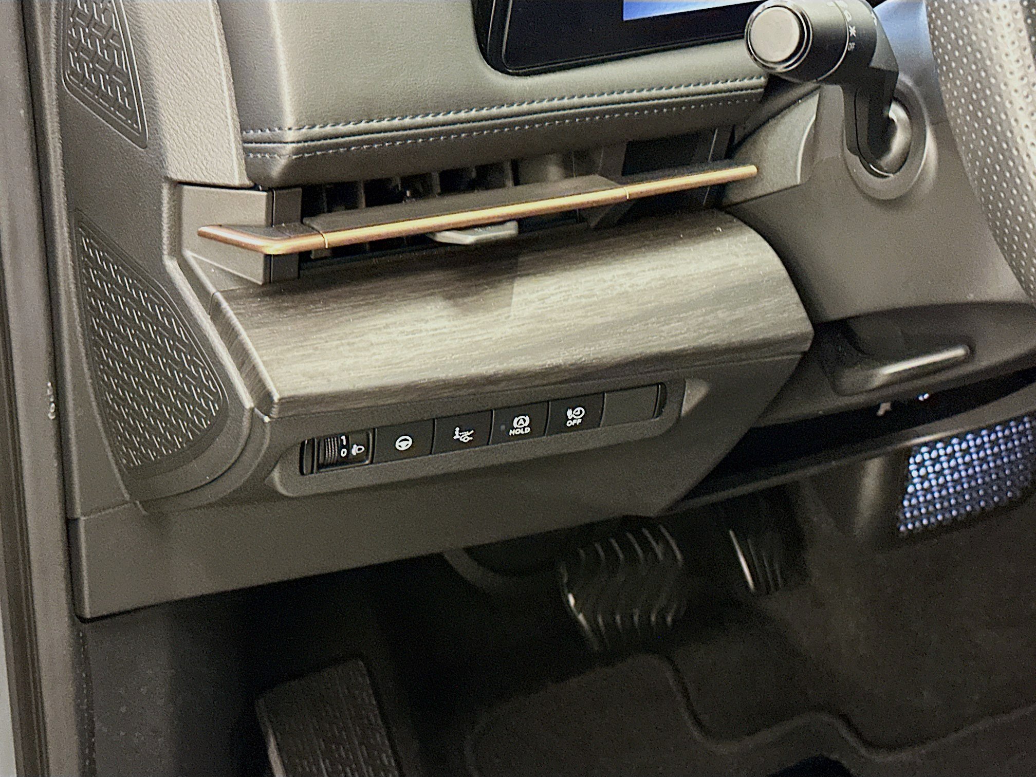 Used 2024 Nissan Ariya AWD image 17