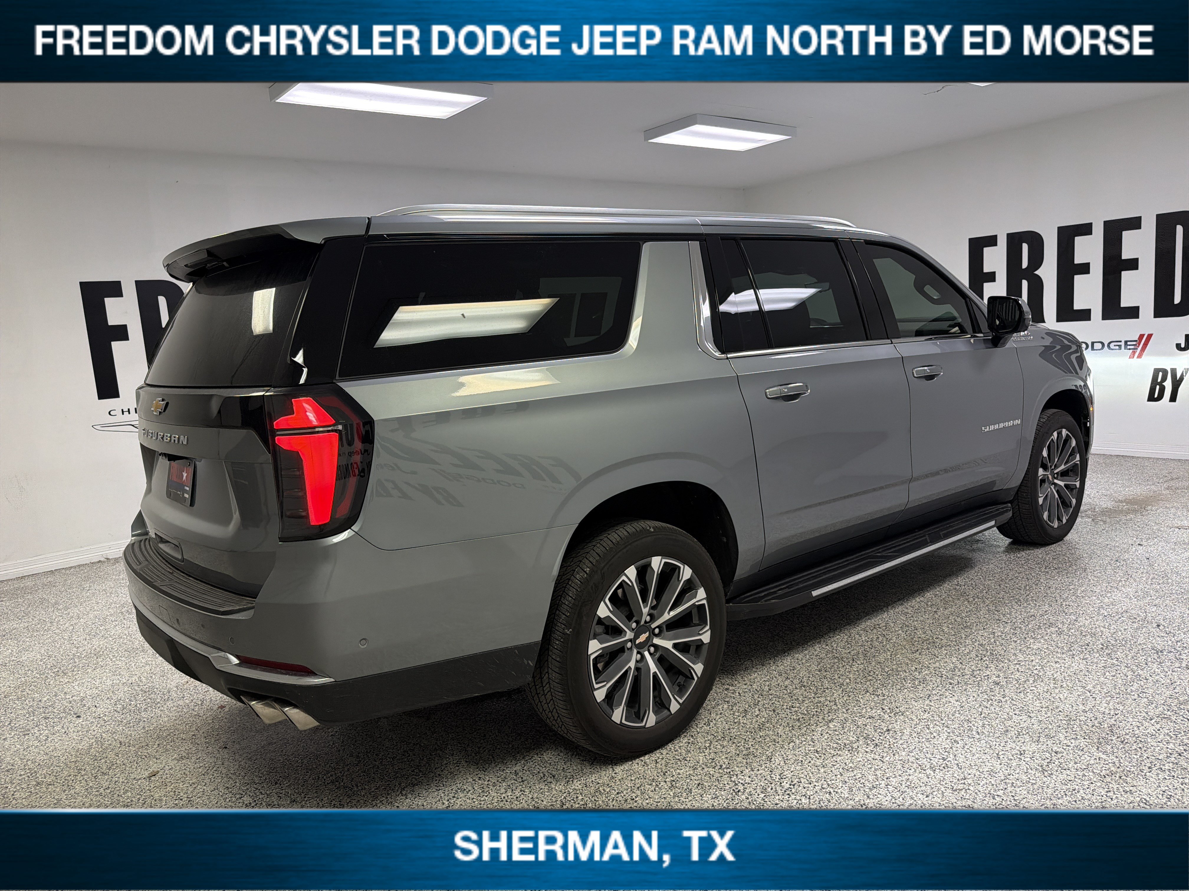 Used 2025 Chevrolet Suburban High Country AWD/4WD image 4