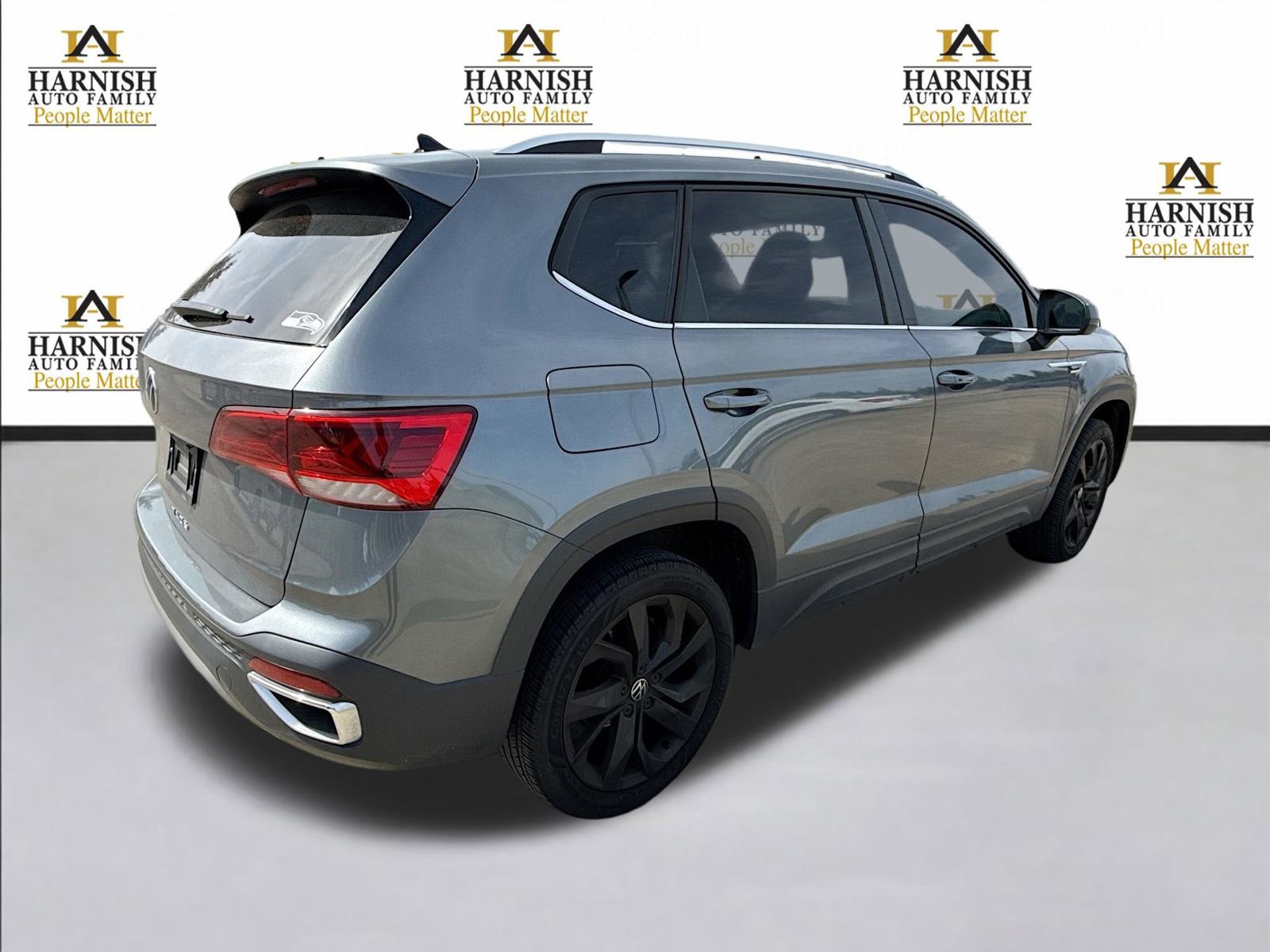 Used 2022 Volkswagen Taos SE w/ Panoramic Sunroof Package FWD image 6