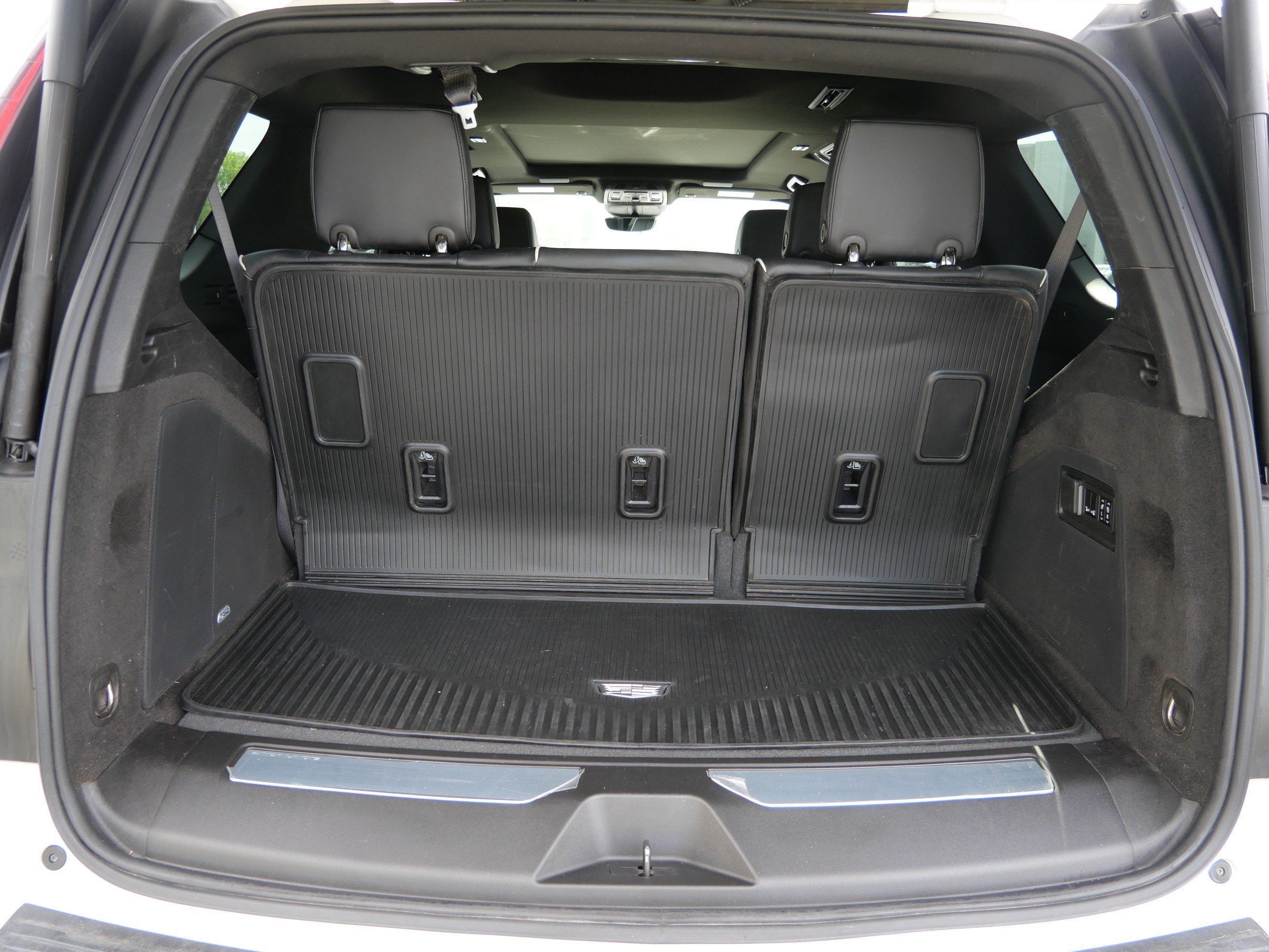 Certified 2024 Cadillac Escalade Premium Luxury w/ Performance Package AWD/4WD image 18