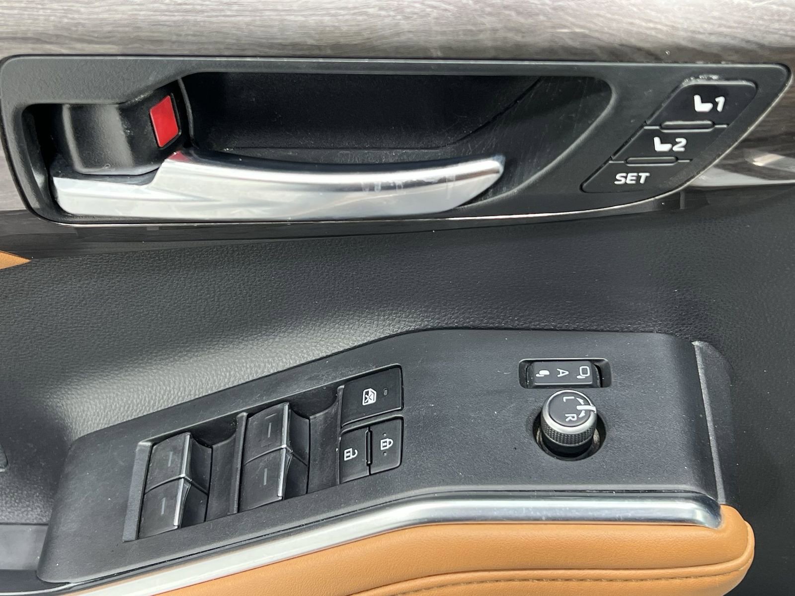 Used 2023 Toyota Highlander Platinum image 13