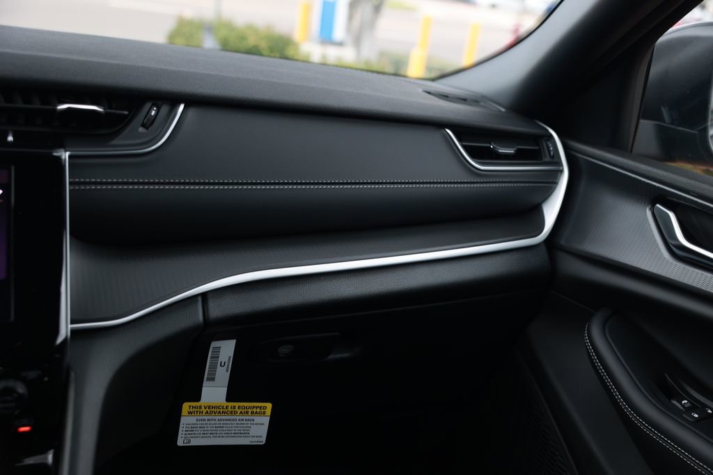 New 2025 Jeep Grand Cherokee Laredo image 24