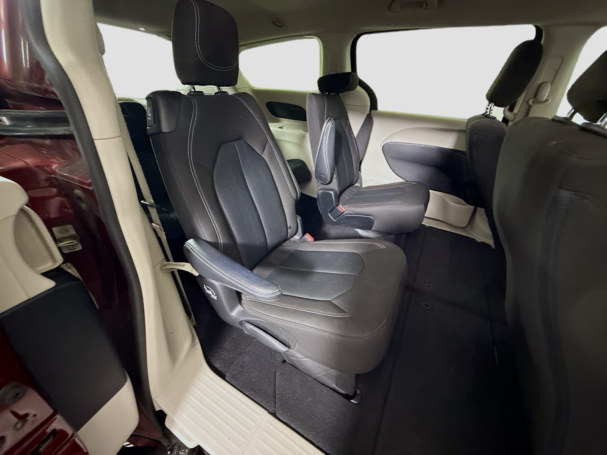 Used 2023 Chrysler Voyager LX FWD image 27