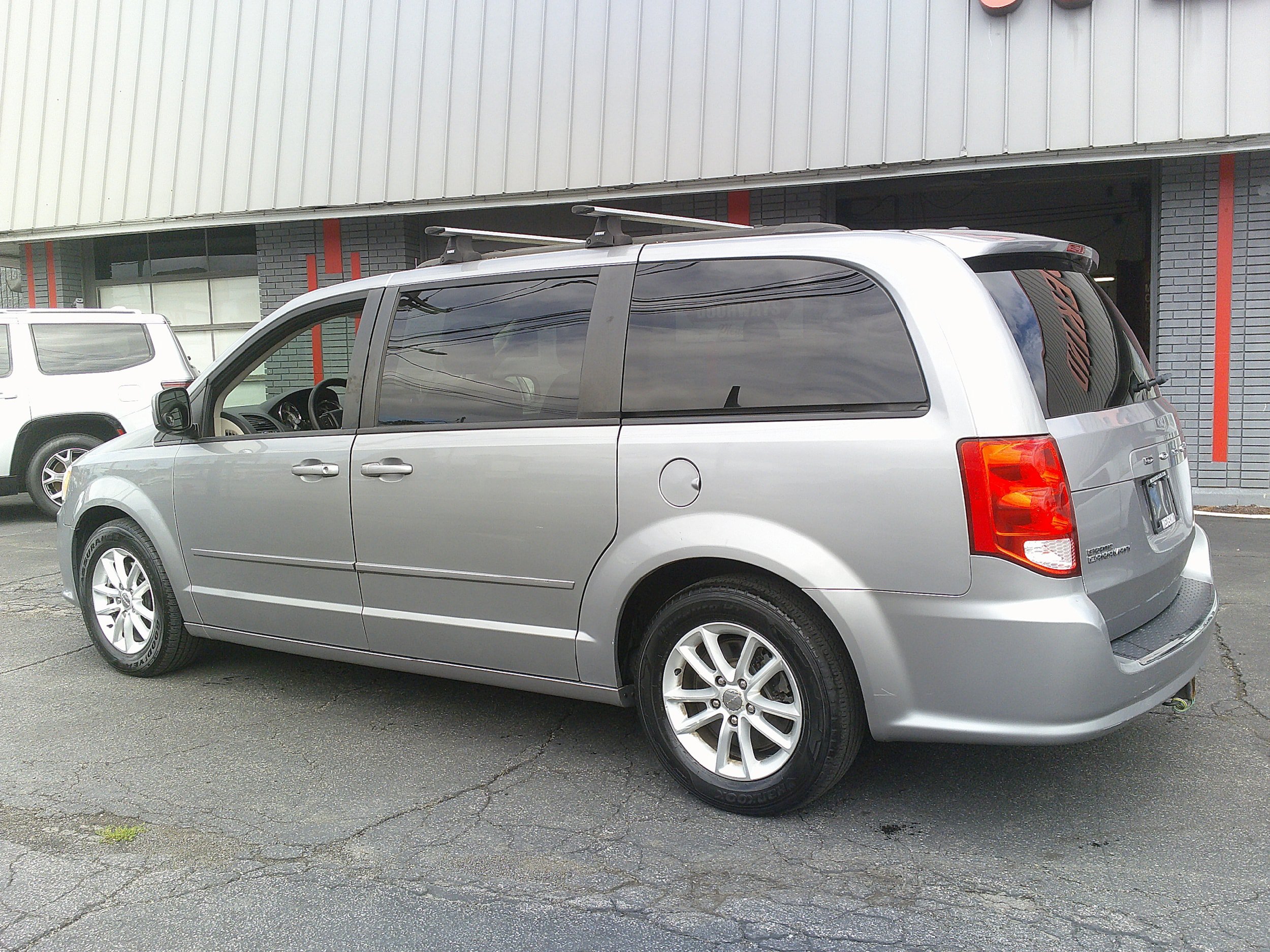 Used 2016 Dodge Grand Caravan SXT FWD image 5