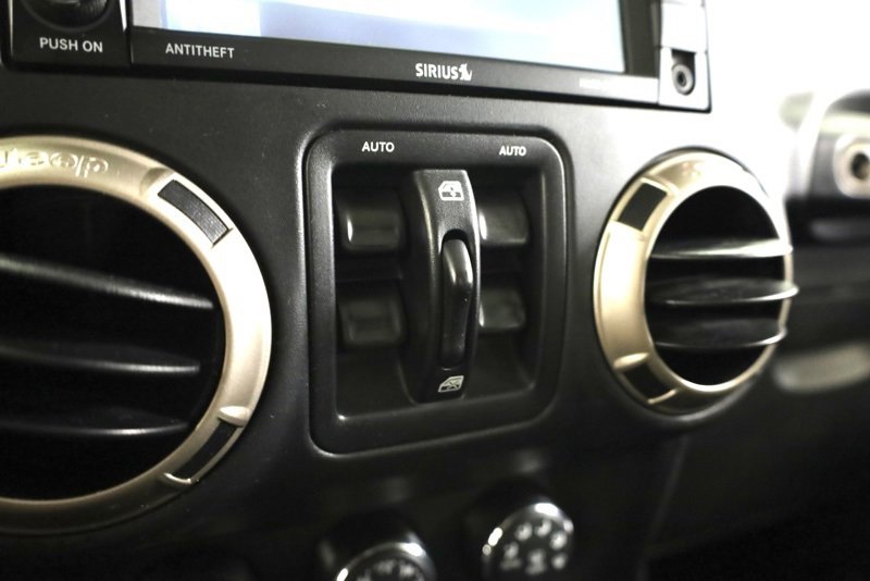 Used 2016 Jeep Wrangler Unlimited Sahara image 19