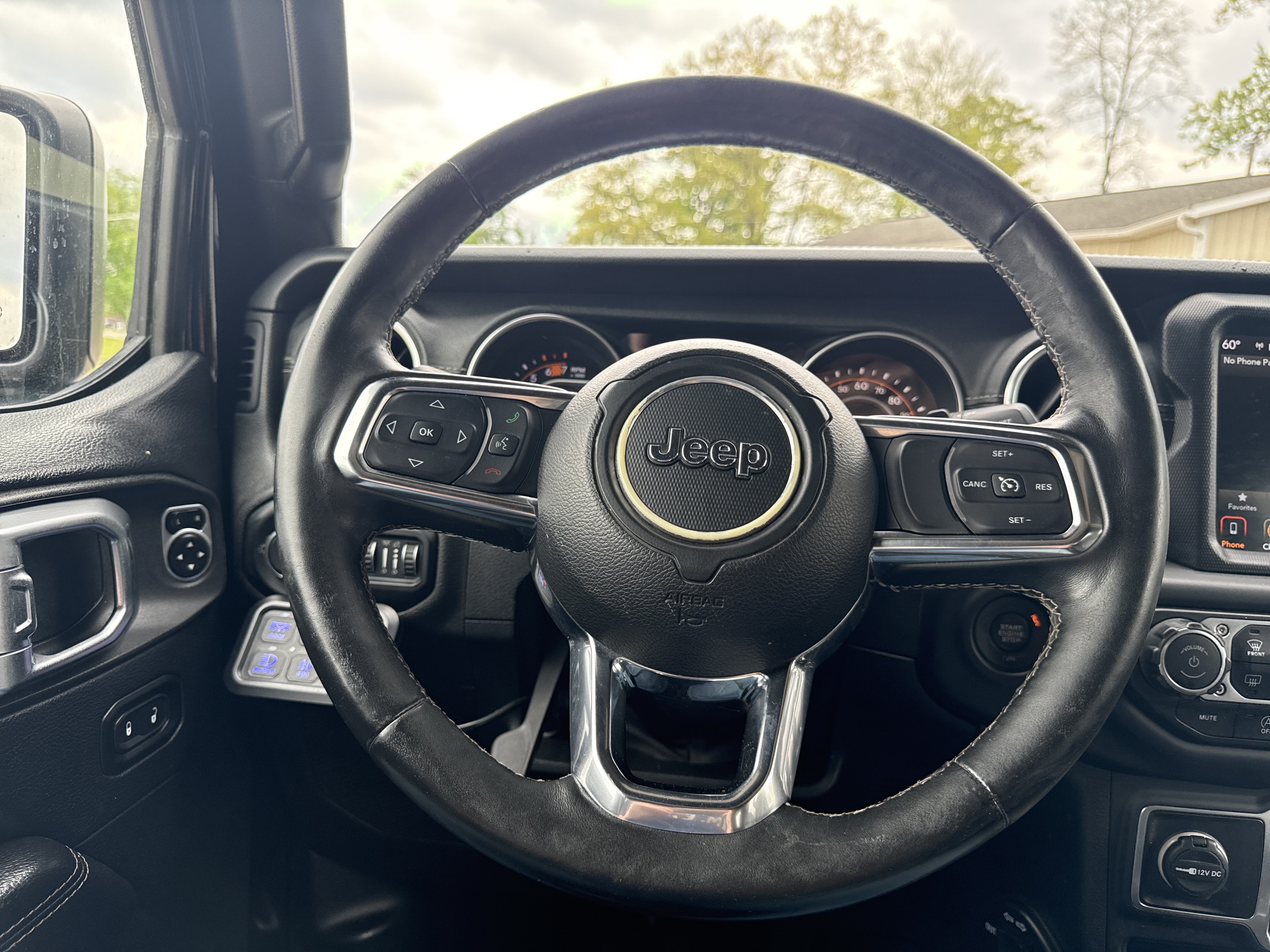 Used 2018 Jeep Wrangler Unlimited Sahara AWD/4WD image 25