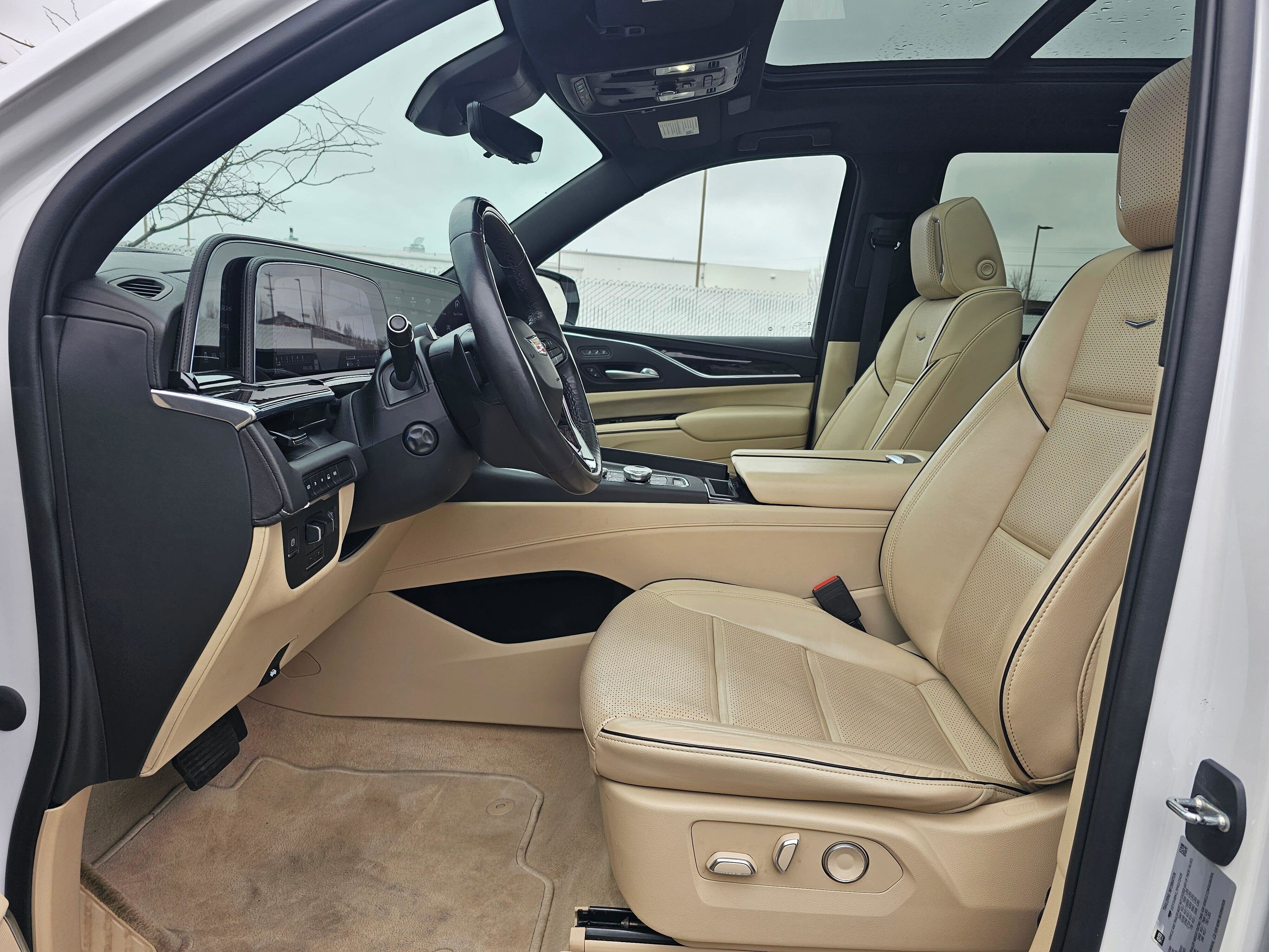 Used 2023 Cadillac Escalade Premium Luxury w/ Performance Package image 11