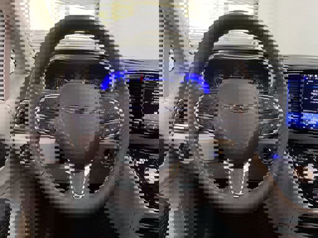 Used 2023 Chrysler Pacifica Touring-L image 18