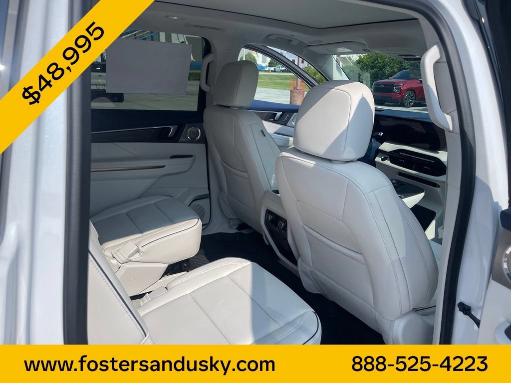 Used 2025 Buick Enclave Avenir w/ Super Cruise Package FWD image 17
