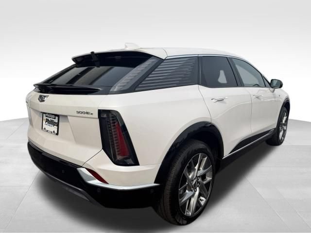 Certified 2025 Cadillac Optiq Luxury 2 w/ LPO, Floor Liner Package AWD/4WD image 13