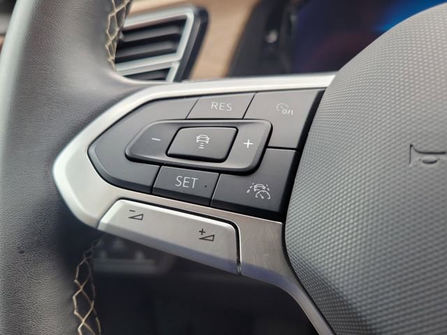 Used 2024 Volkswagen Atlas SE AWD/4WD image 22