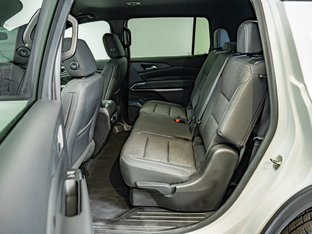 Used 2024 Chevrolet Traverse LS FWD image 33