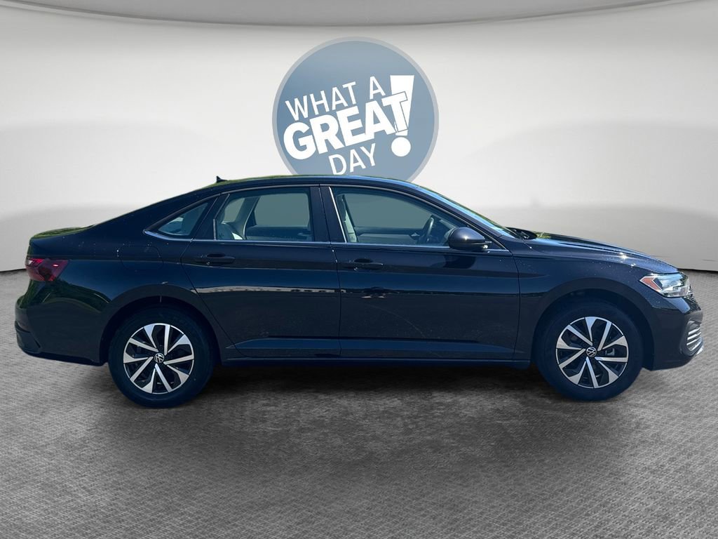 Used 2024 Volkswagen Jetta S FWD image 2