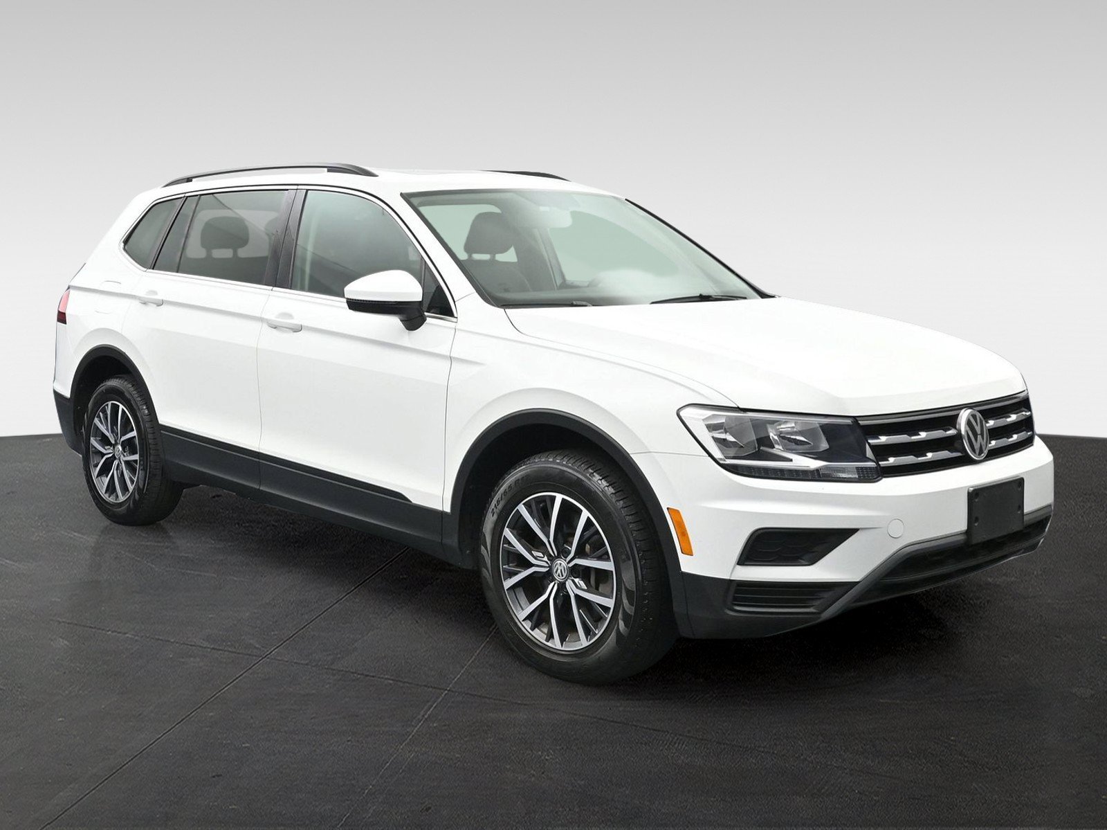 Used 2019 Volkswagen Tiguan SE w/ Panoramic Sunroof Package AWD/4WD image 6