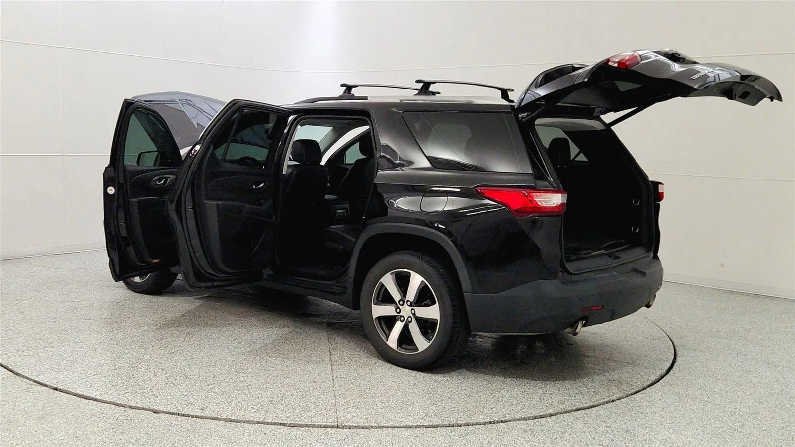 Used 2018 Chevrolet Traverse LT image 11