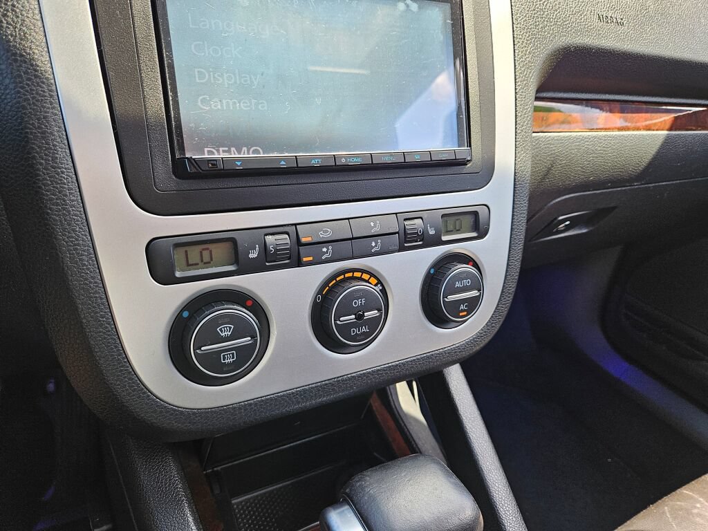 Used 2009 Volkswagen Eos Lux FWD image 18