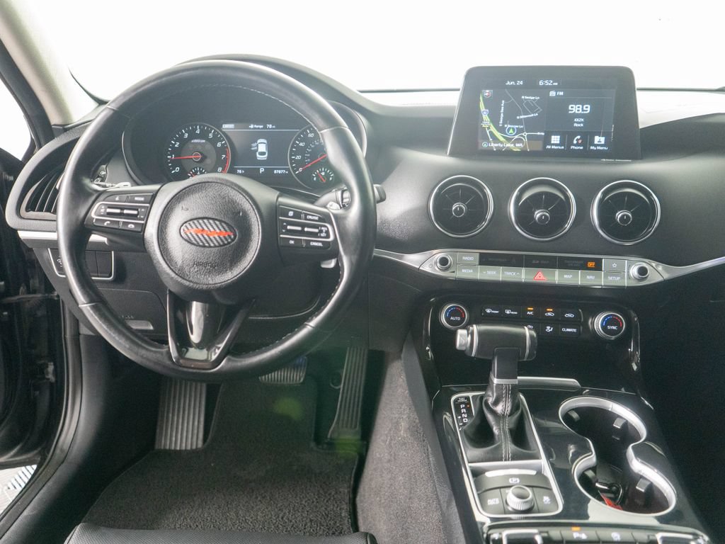 Used 2018 Kia Stinger Premium RWD image 13