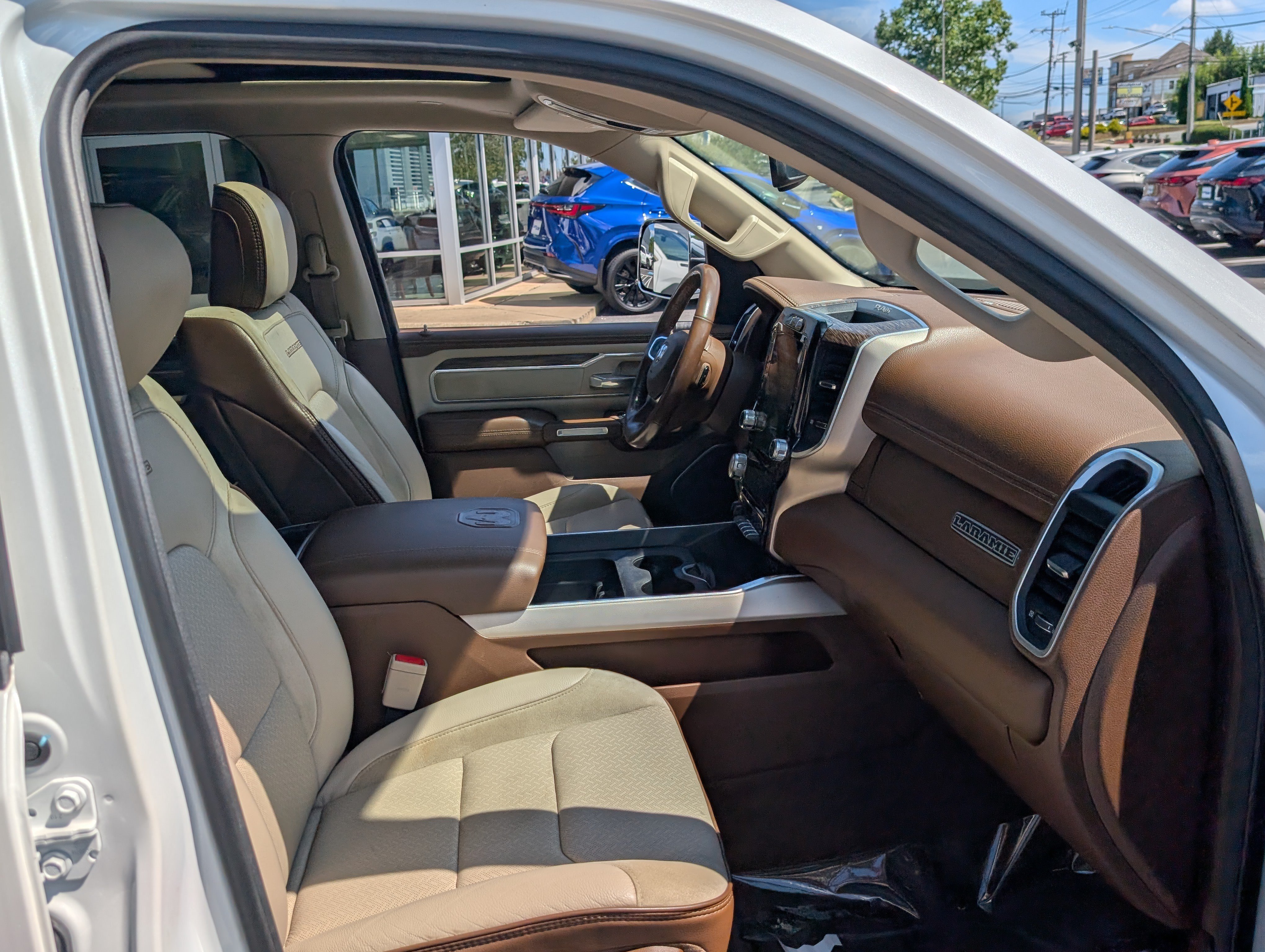 Used 2020 RAM 1500 Laramie AWD/4WD image 11