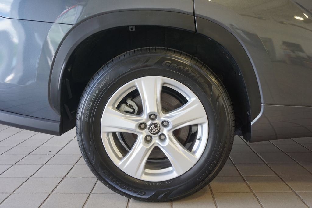 Certified 2024 Toyota Highlander LE FWD image 32