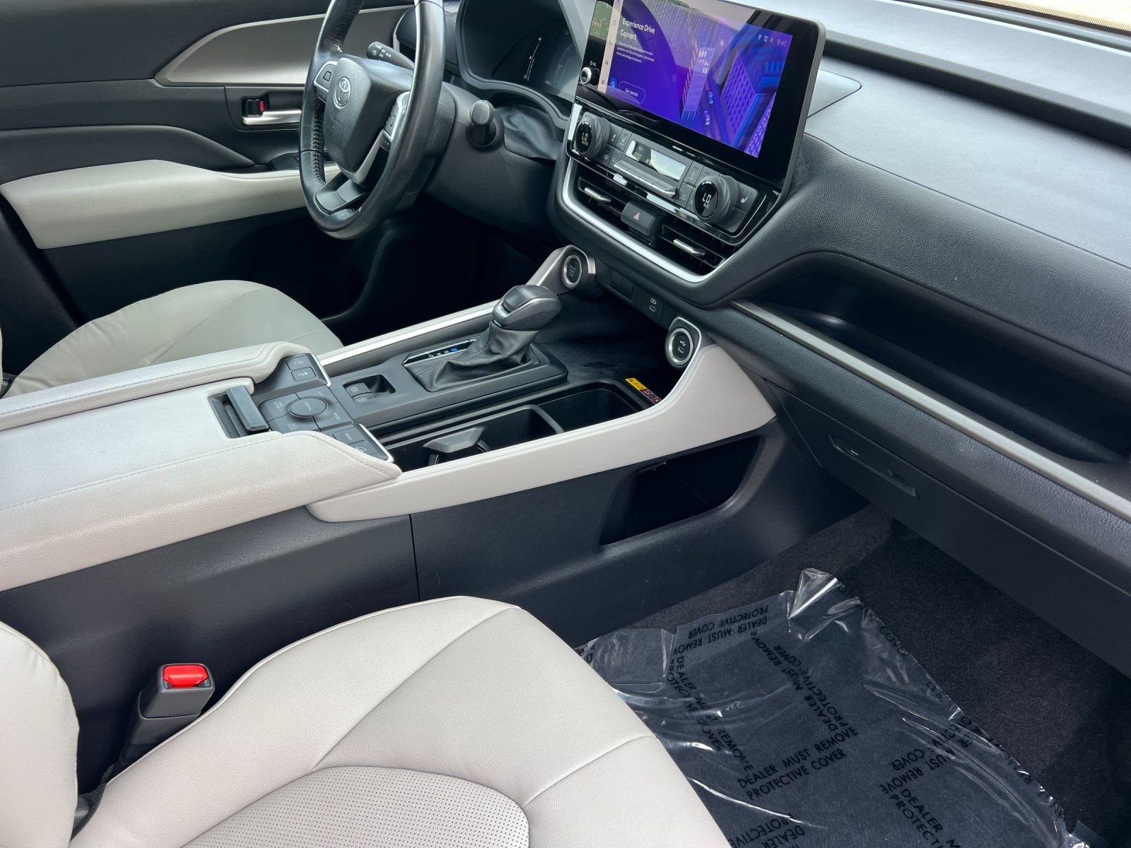 Used 2024 Toyota Grand Highlander AWD image 16