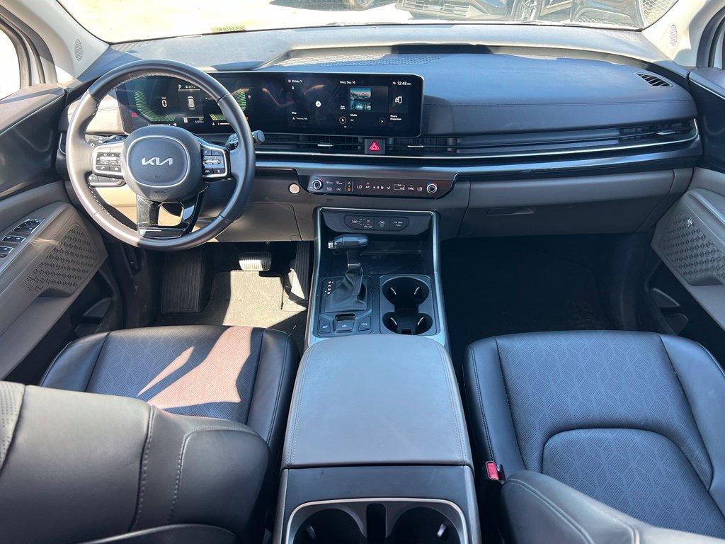 Used 2025 Kia Carnival FWD image 13