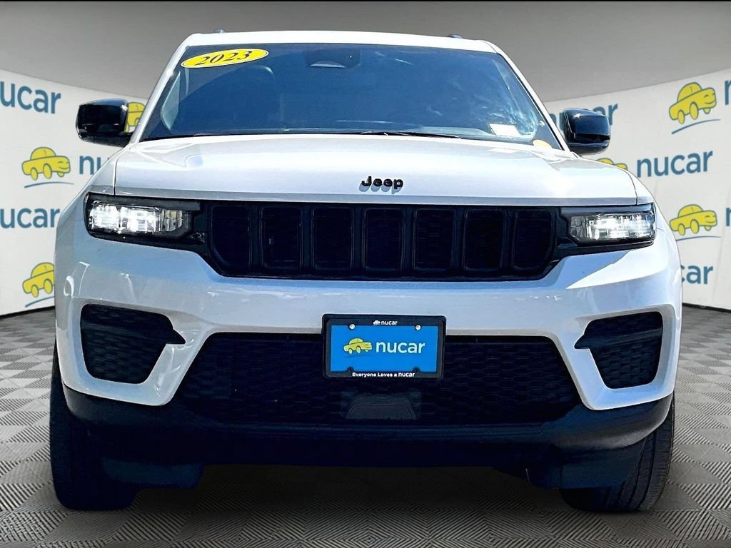 Used 2023 Jeep Grand Cherokee Altitude AWD/4WD image 2