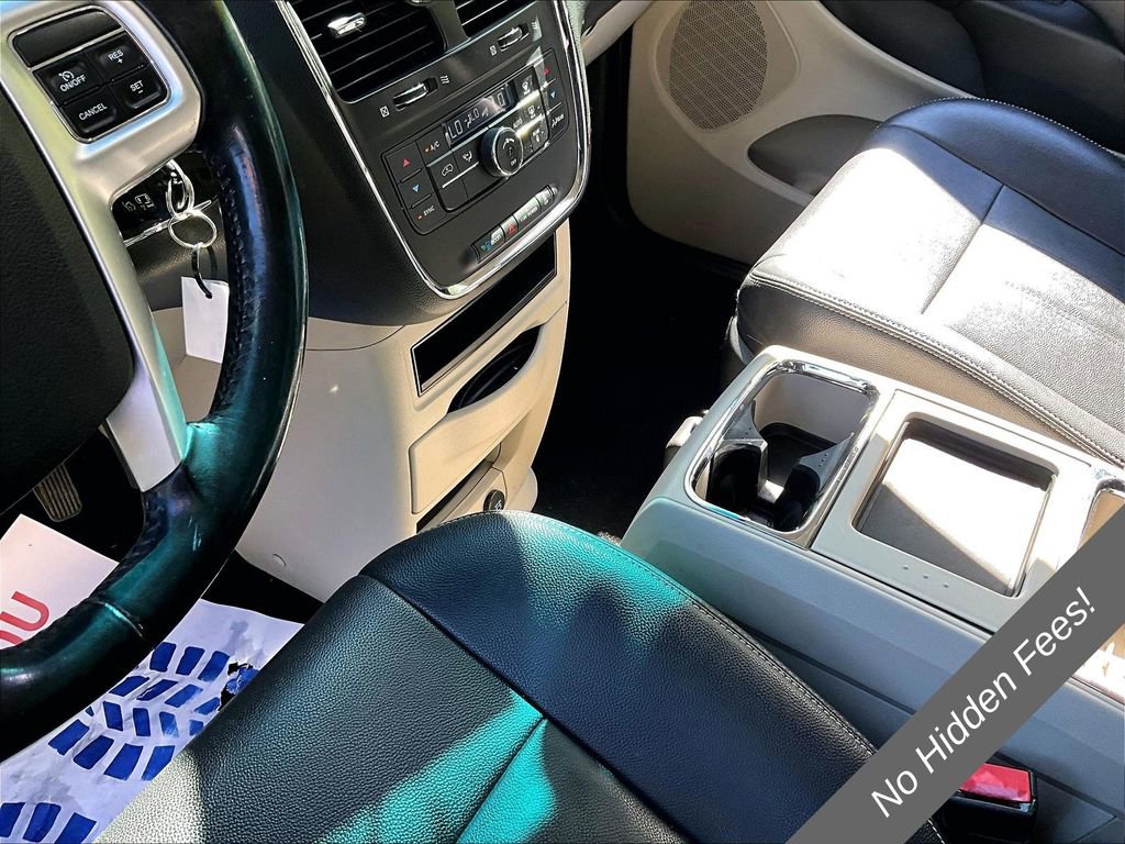 Used 2015 Chrysler Town & Country Touring FWD image 12
