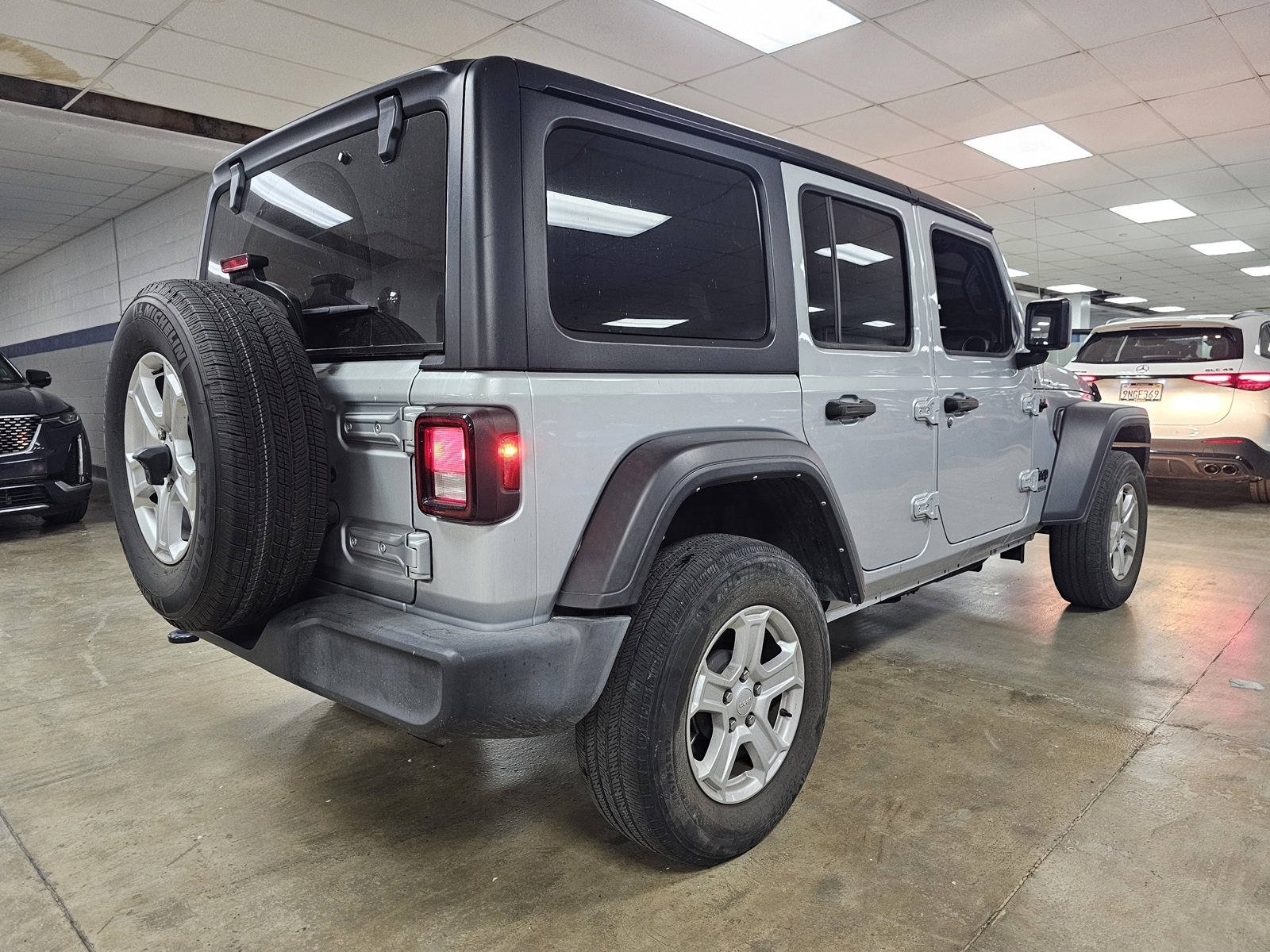 Used 2022 Jeep Wrangler Unlimited Sport image 2