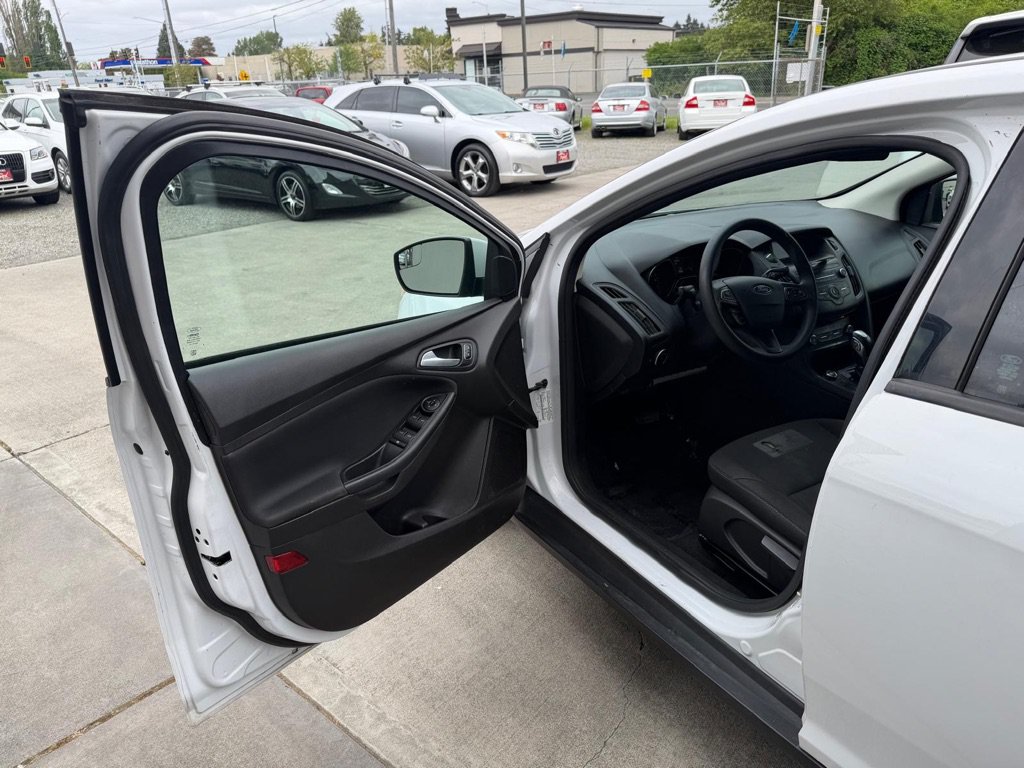Used 2016 Ford Focus SE FWD image 9