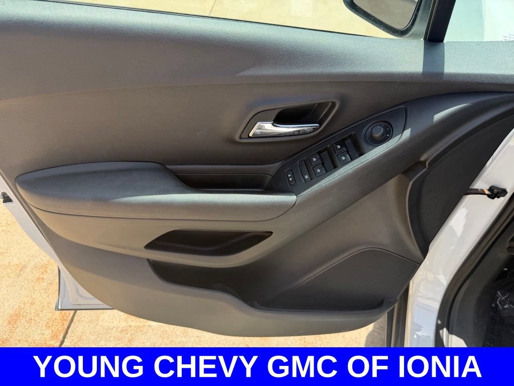 Used 2019 Chevrolet Trax LT w/ LT Convenience Package FWD image 13