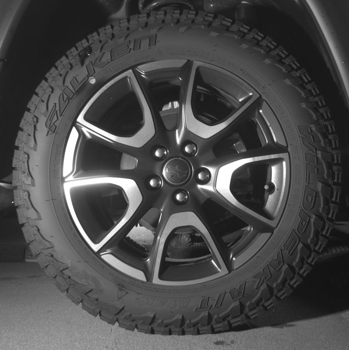 Used 2025 Jeep Compass Trailhawk AWD/4WD image 15