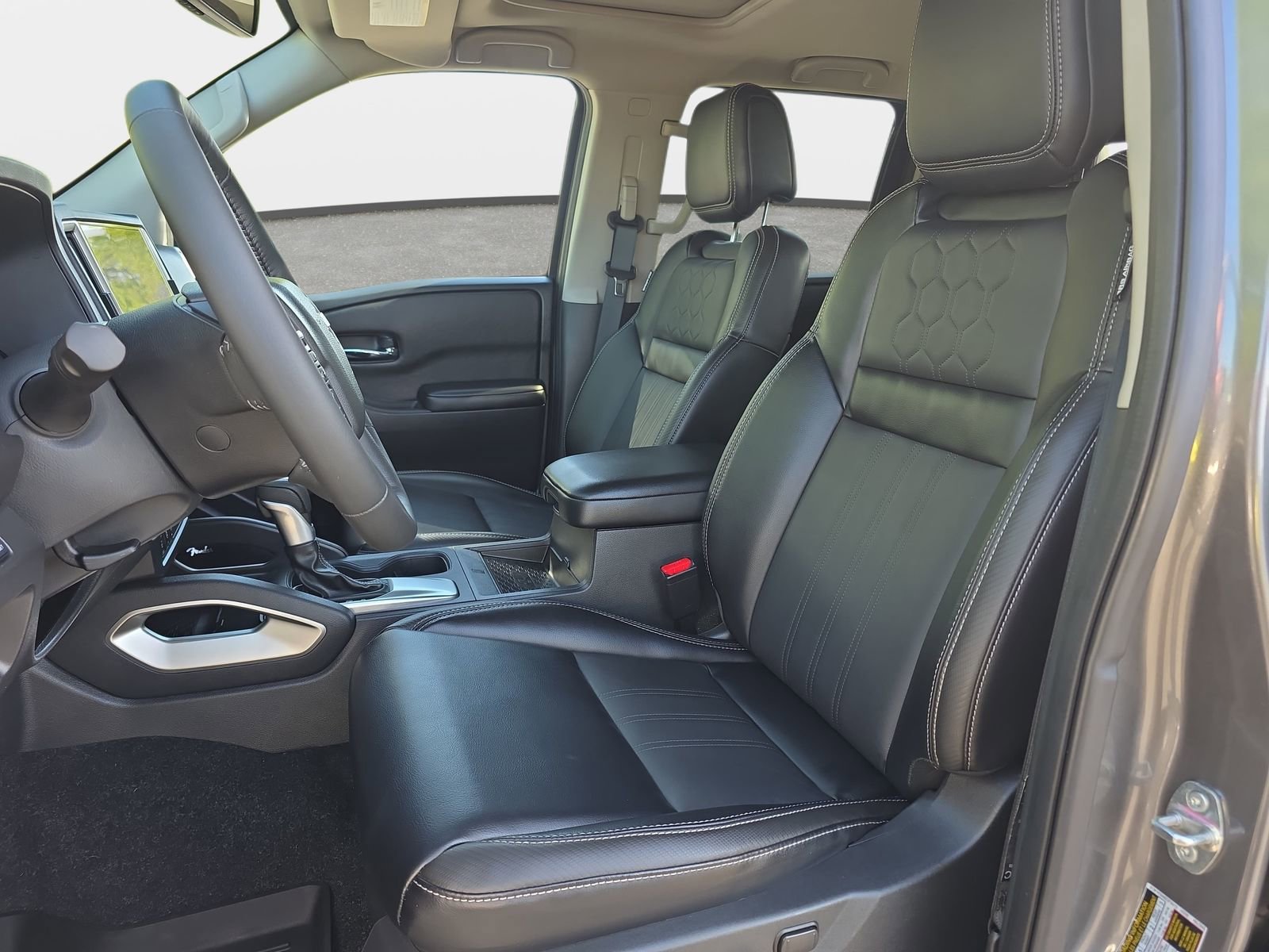Used 2025 Nissan Frontier SL AWD/4WD image 15