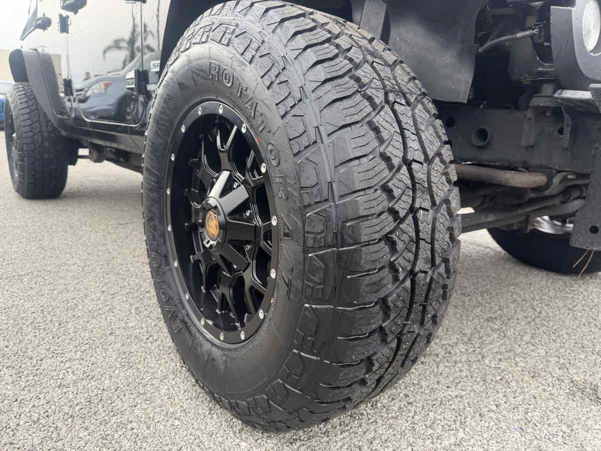 Used 2016 Jeep Wrangler Unlimited Sport w/ Connectivity Group AWD/4WD image 8