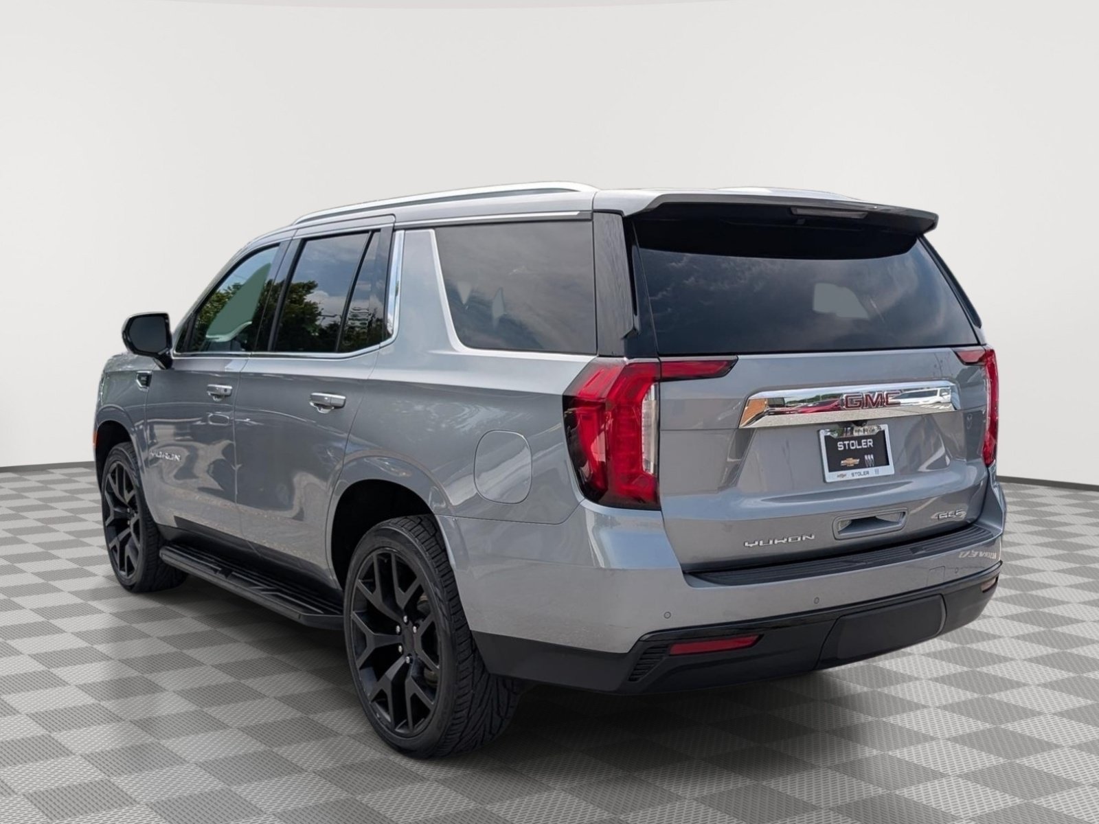 Used 2023 GMC Yukon SLE w/ Gmc Pro Safety Plus Package RWD image 3