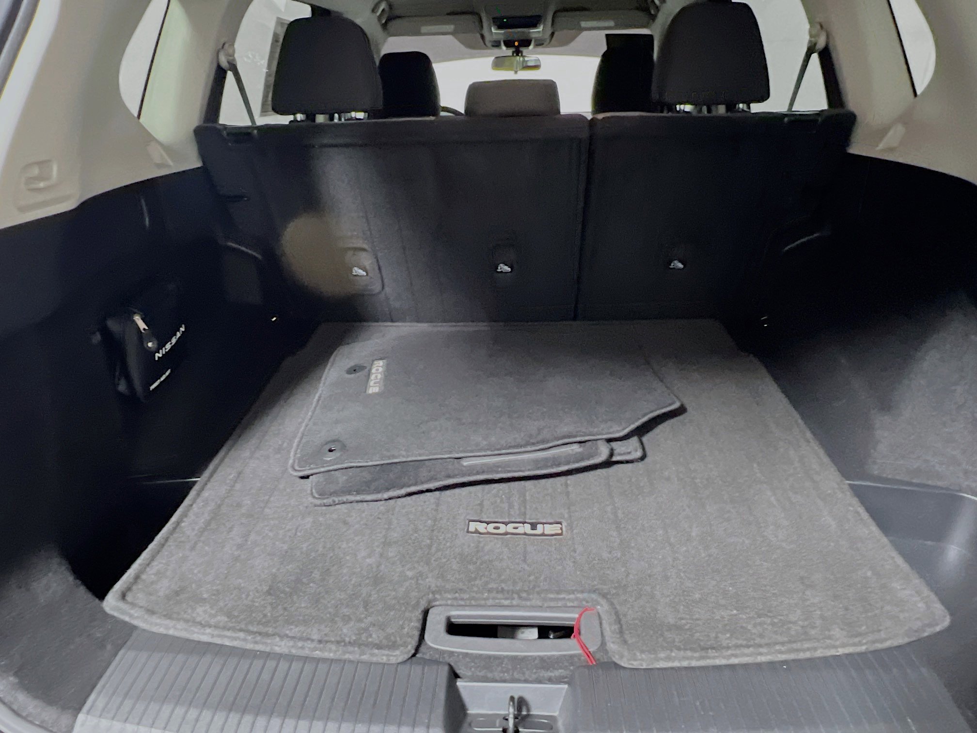 Used 2023 Nissan Rogue SV image 34