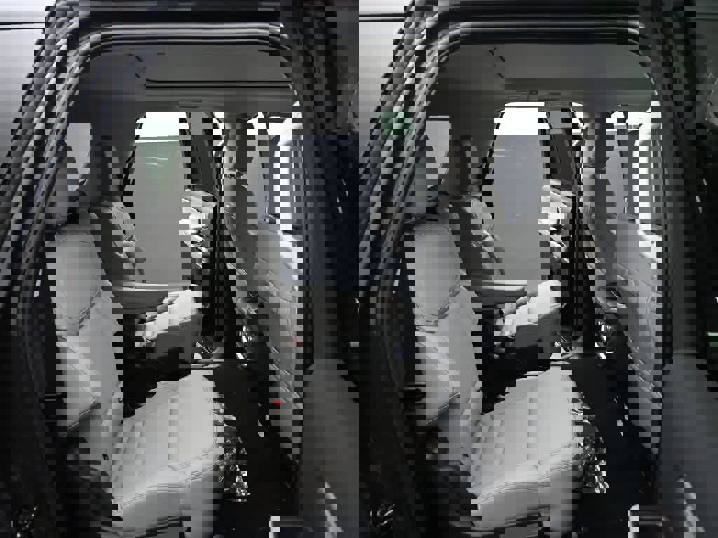 New 2025 Ford Expedition Max Active image 16