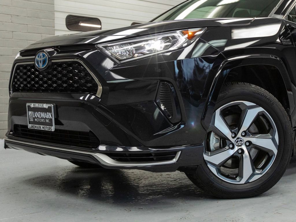 Used 2021 Toyota RAV4 SE image 14