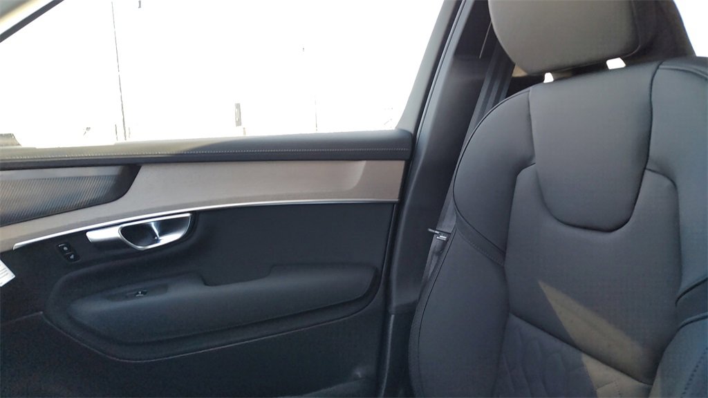 New 2026 Volvo XC90 B6 Plus image 24